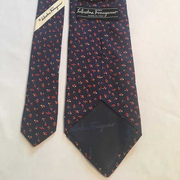Salvatore Ferragamo Tie - red & green flowers